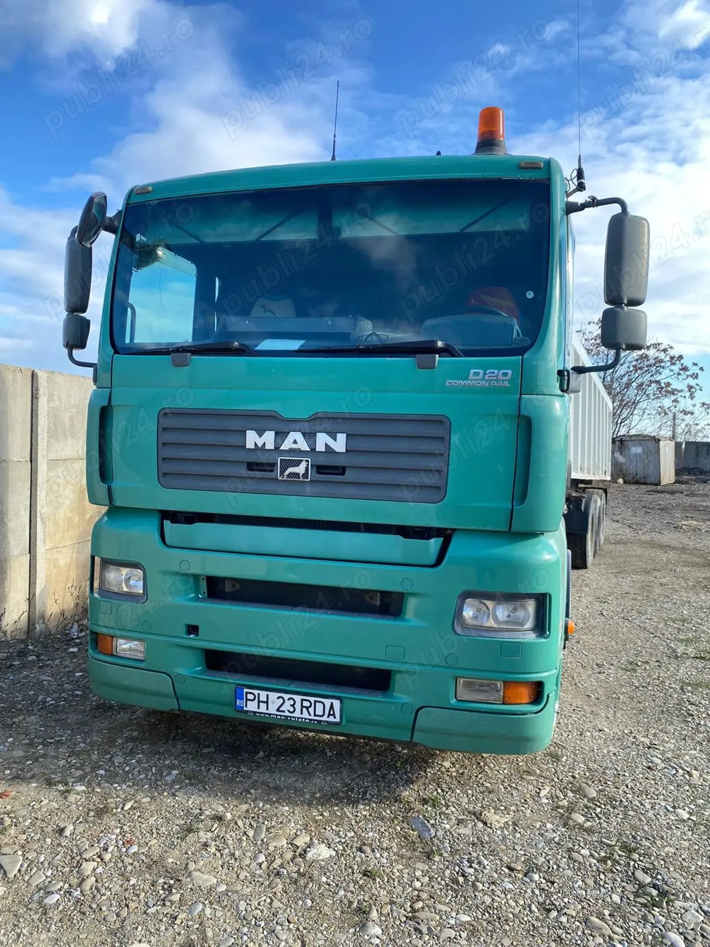 Ansamblu cap tractor man si semiremorca