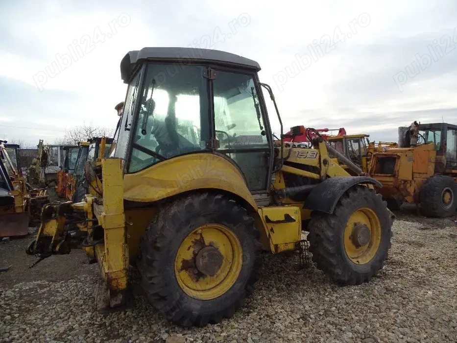Dezmembrez New Holland 2007 - utilaj complet