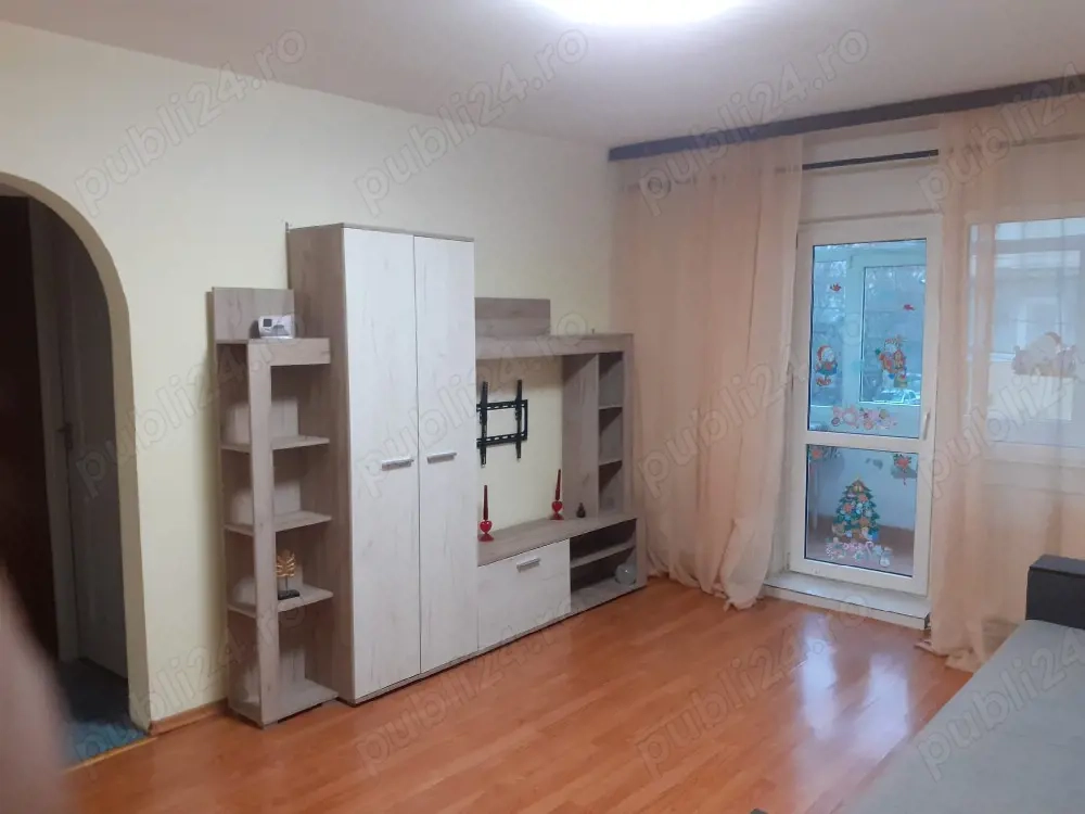 Proprietar închiriez apartament cu trei camere semiecomandat in Bacau 