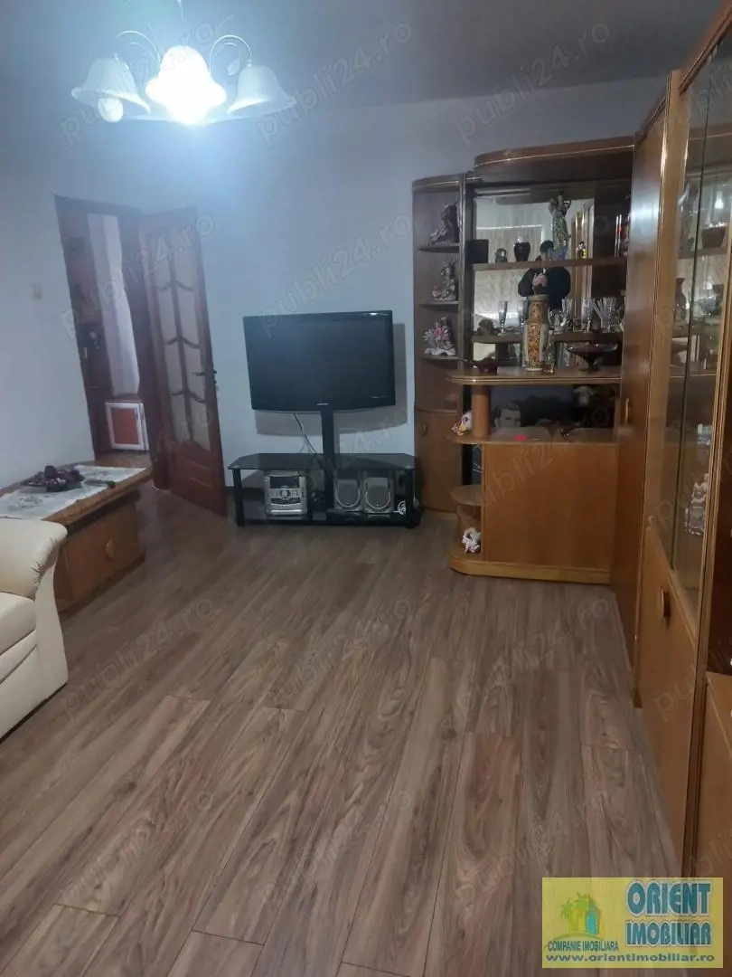 Casa de Cultura, decomandat, 2 camere,  etaj 2, mobilat, inchirieri Constanta