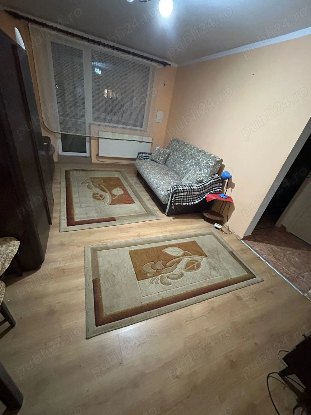 Închiriez apartament 