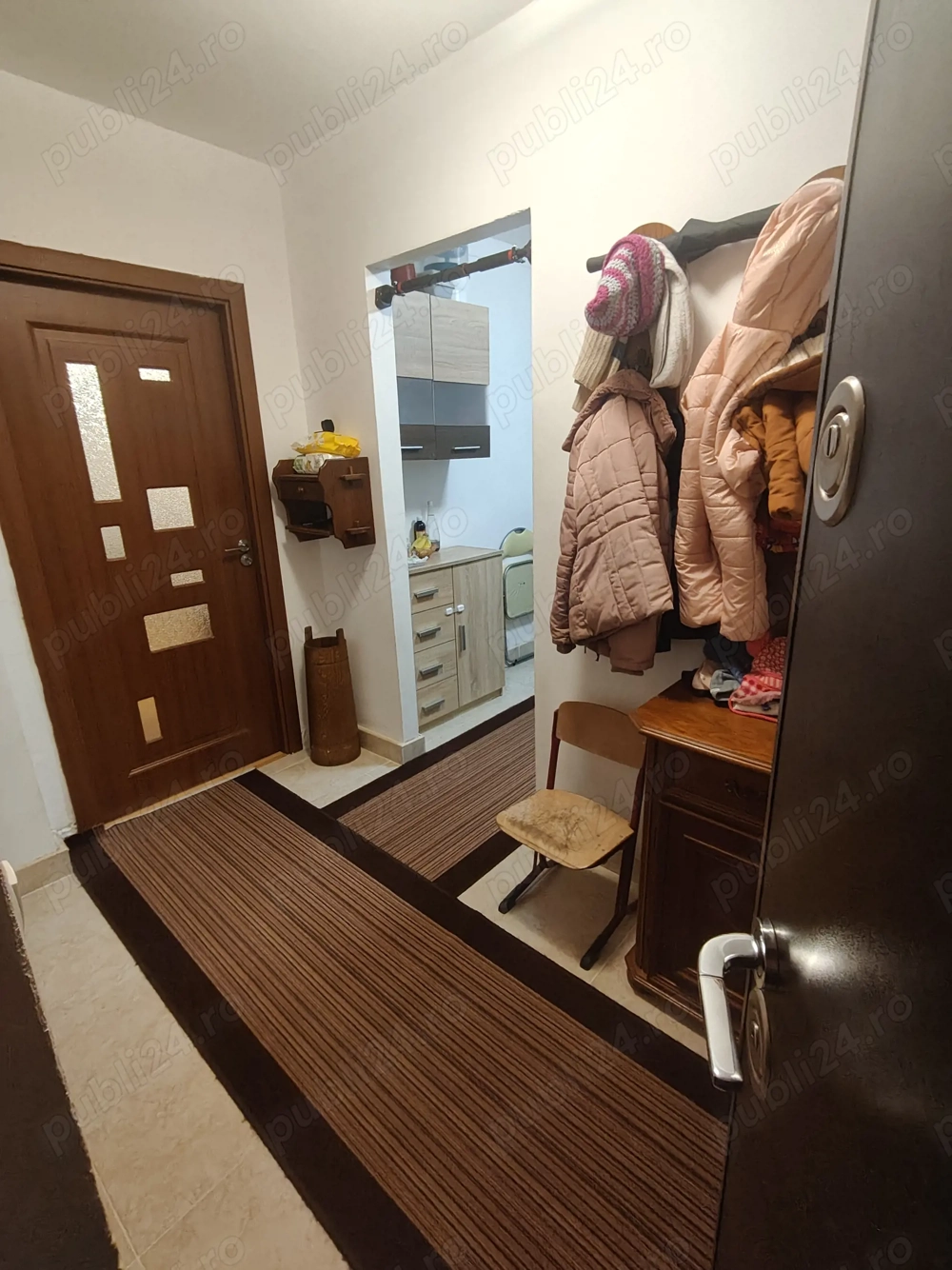 Vand sau schimb apartament 2 camere cu 3 camere + diferenta