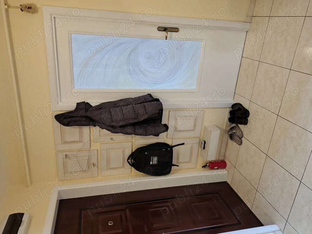 Inchiriez apartament 2 camere, central, decomandat, 2 balcoane, etaj 1, 