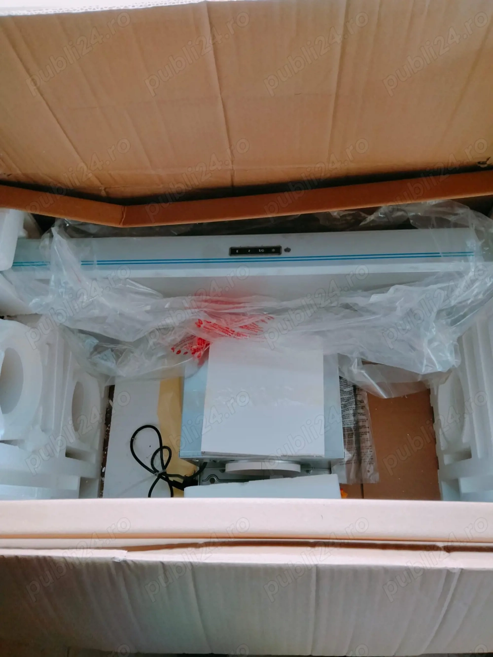 Vând hota nouă ambalată 