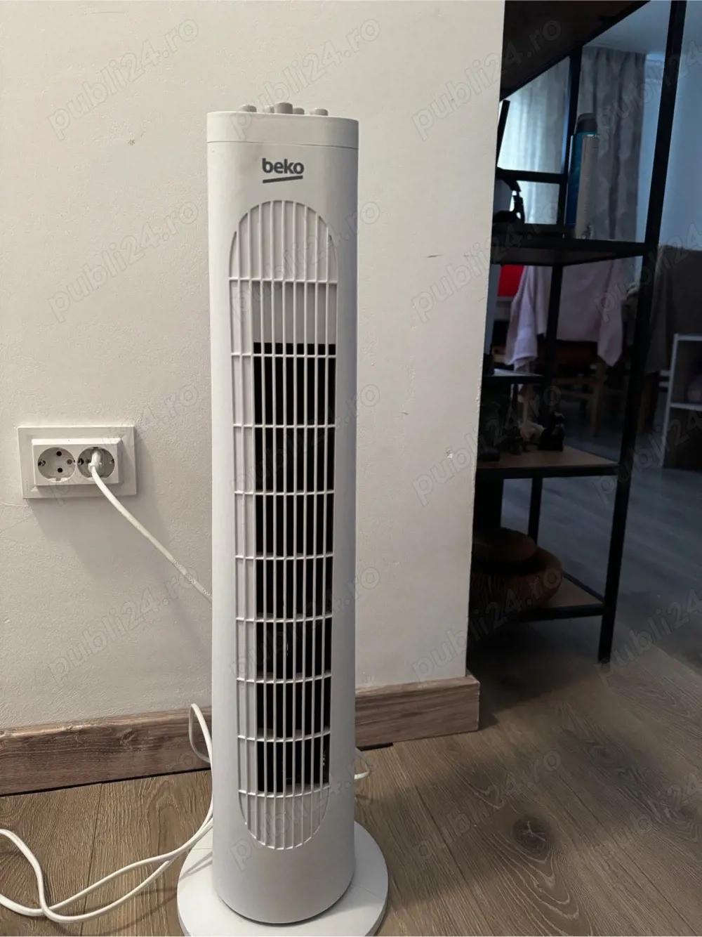 Vând ventilator tip turn Beko, model EFW5100W.