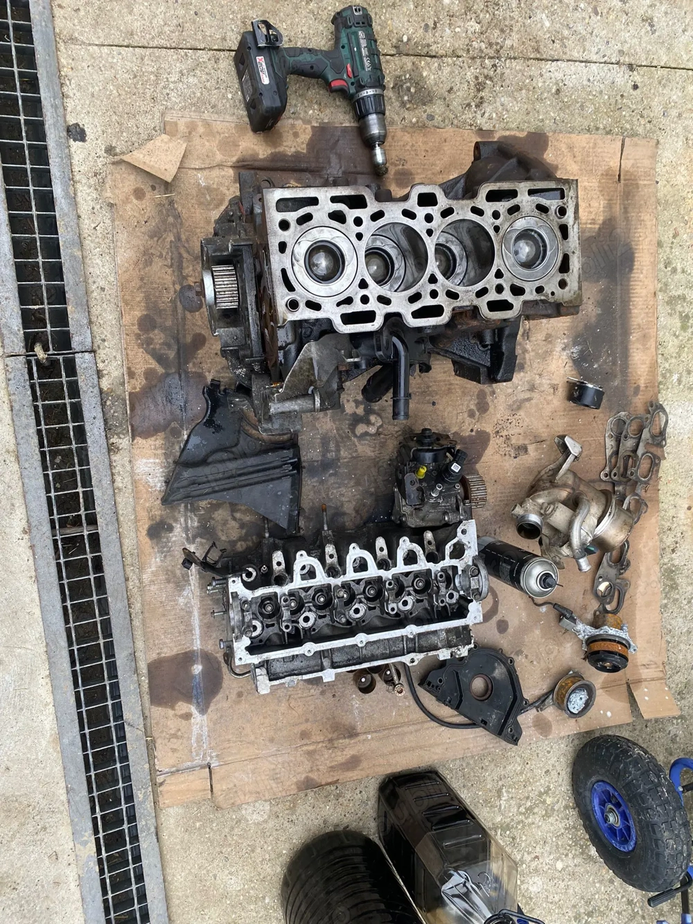 Dezmembrez motor 1.5 dci Dacia Doker