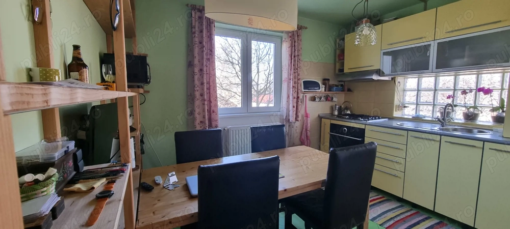 Proprietar vand ap.2 camere 57mp utili în vilă la et.1 cu loc de parcare și curte, orientare N-S-E-V