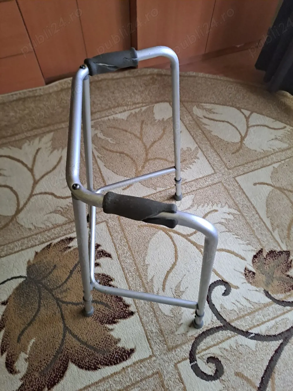 Vând  cadru pentru  persoane  bolnave cu handicap este folosit dar in stare buna pret 150 negociabil