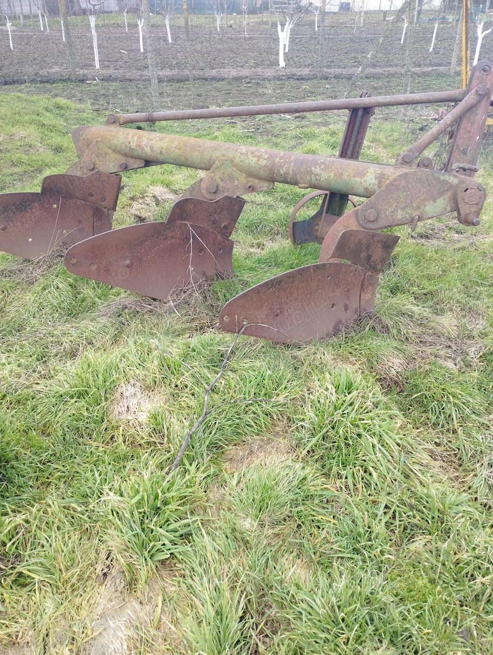 Plug cu 3 brazde de vanzare