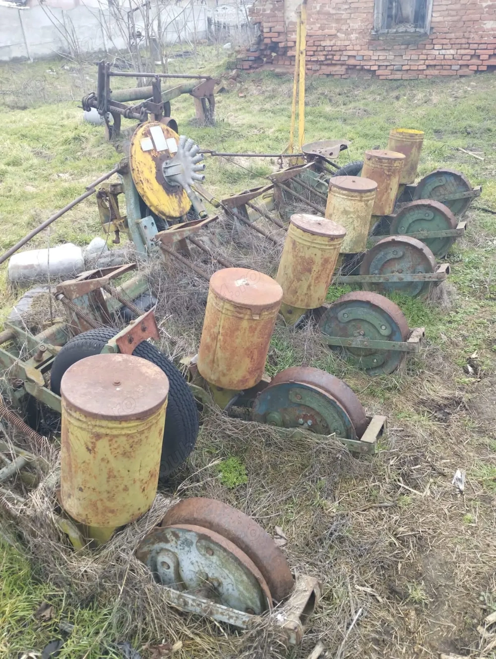 Semănătoare de porumb de vanzare