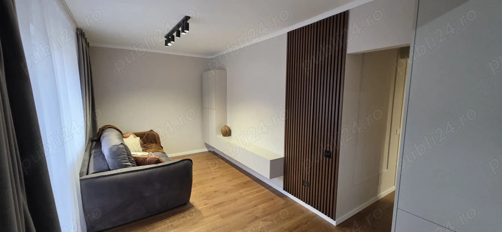 Apartament renovat 2 camere decomandate dressing cu garaj zona Vivo