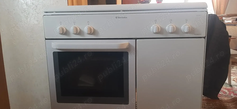 Aragaz cu 5 ochiuri și cuptor 