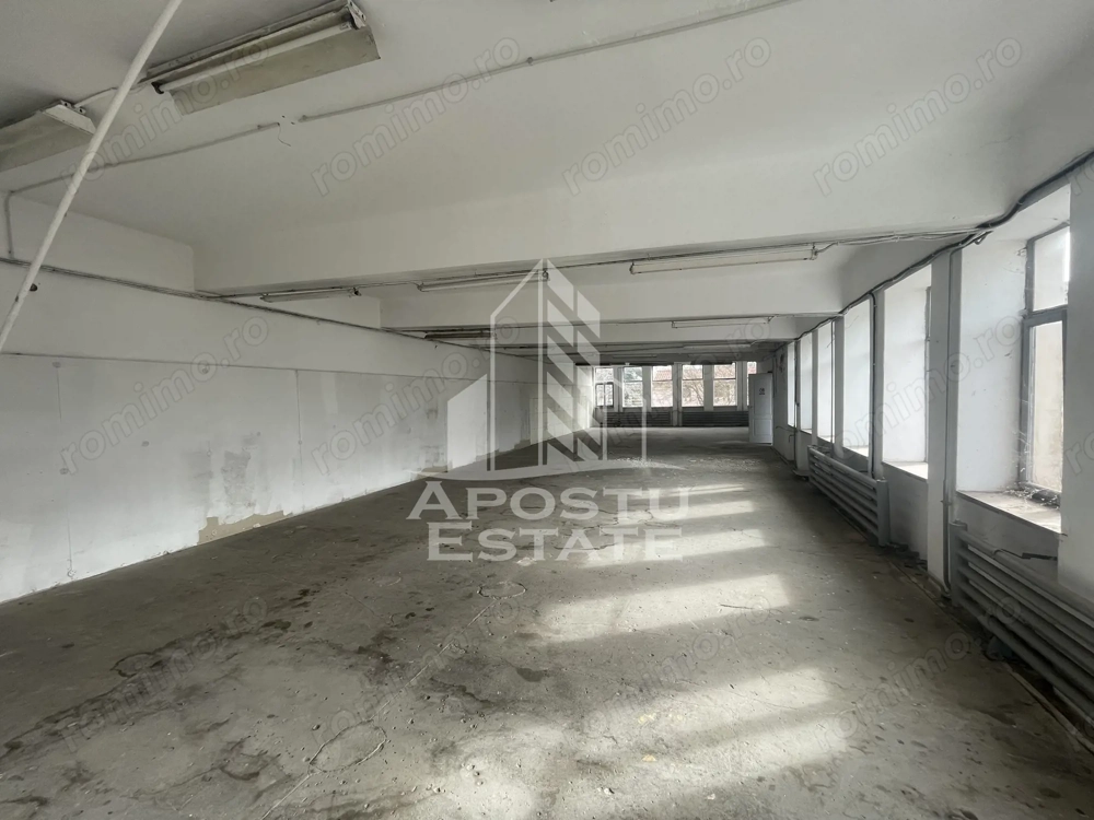 Spatiu comercial 1050 mp si 812 mp teren, in zona Sagului.