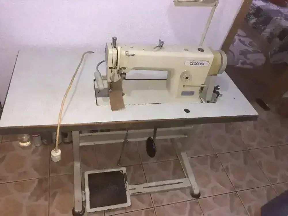 mașină de cusut industrială 