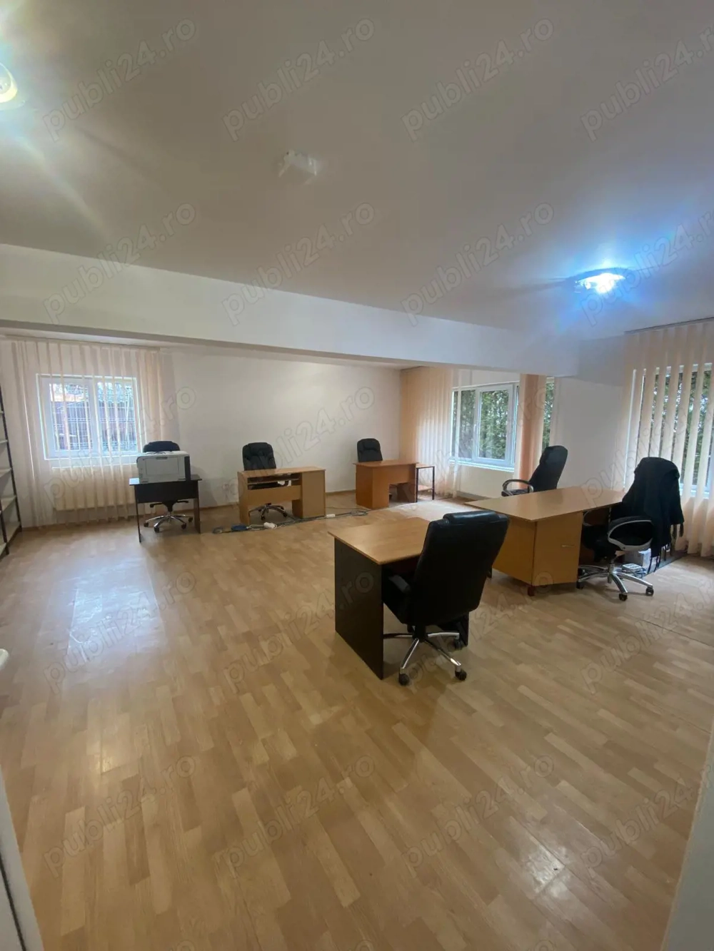 Inchiriere spatiu birouri format din open space (43mp), hol (15 mp), baie (4.5mp) si loc de parcare