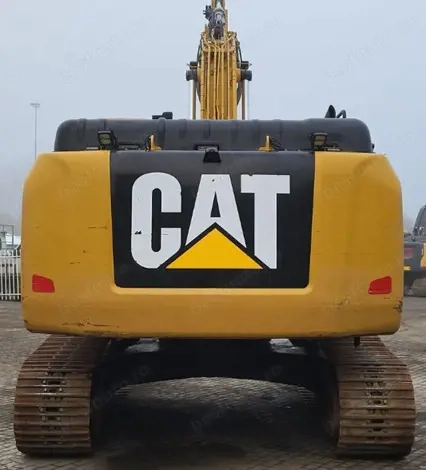 2017  Caterpillar 326 F