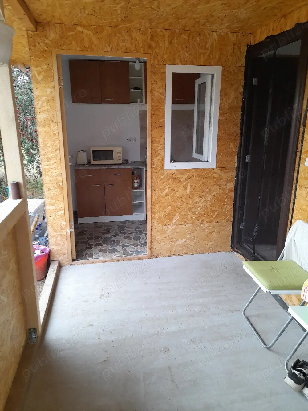 casă cu teren generos, ideala pentru locuit si relaxare.