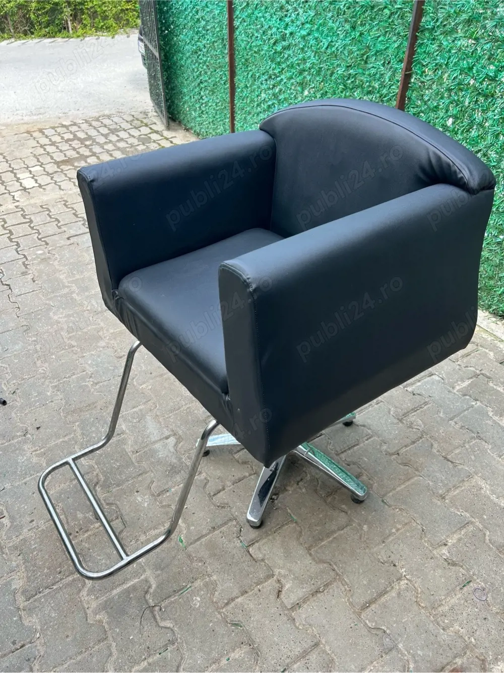 Scaun frizerie - coafor 600 lei bucata sau 1100 lei doua bucati