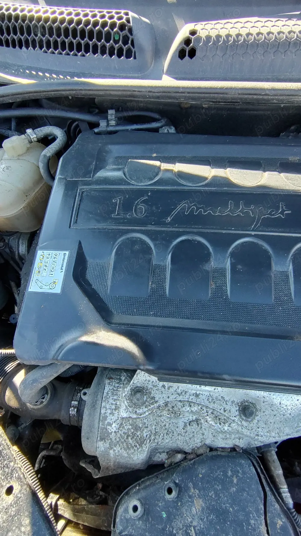 vând părți din mașină.