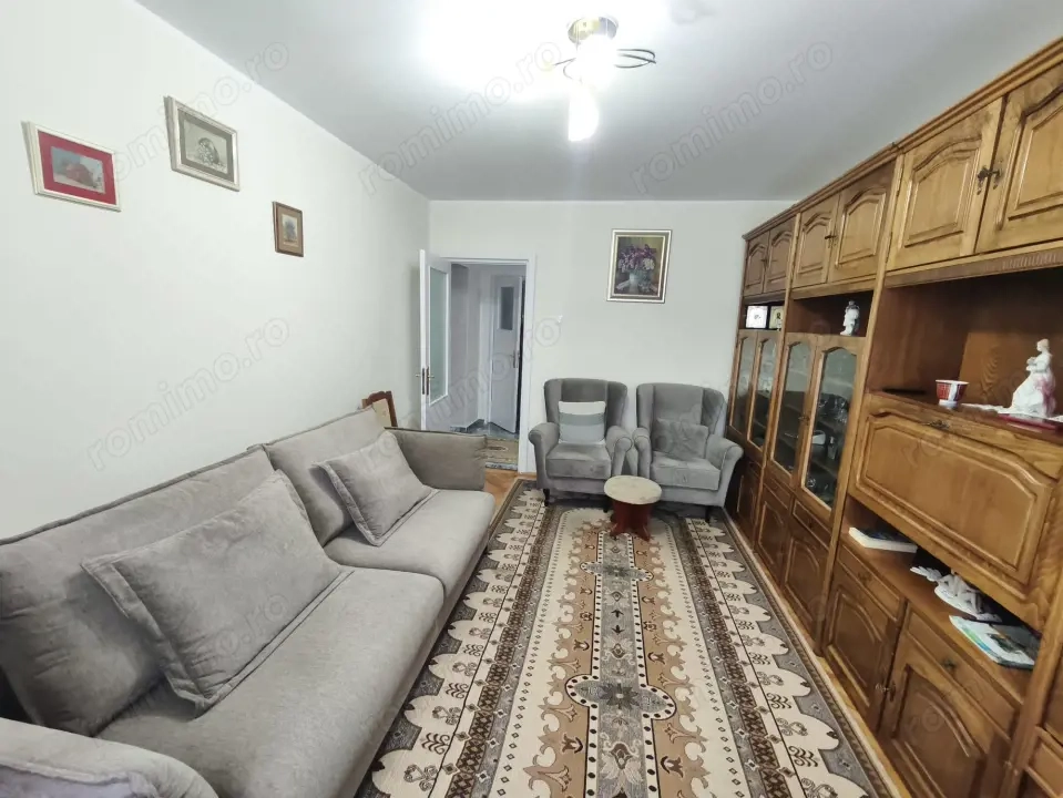 Apartament 3 camere+boxa, etaj intermediar, zona Hurmuzachi, Radauti