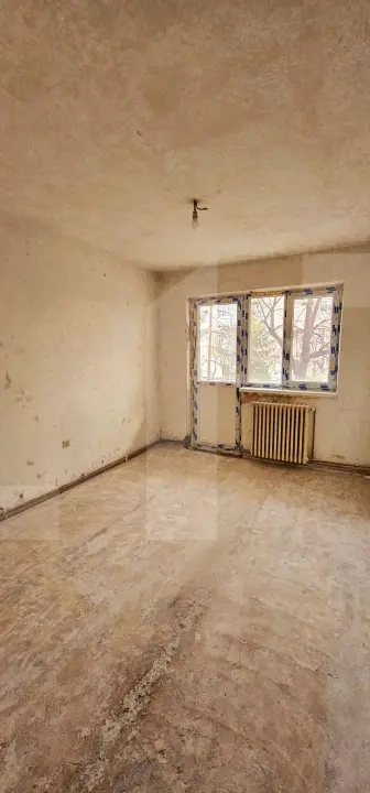 Apartament cu 3 camere, 72 mp, etaj 1, ideal pentru renovare - Simeria