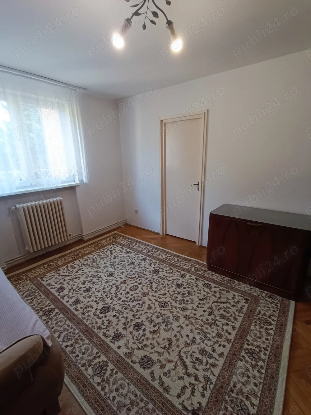 De vânzare apartament 2 camere cu garaj
