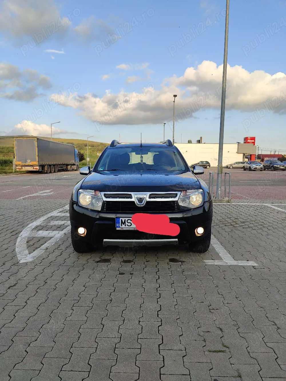 Vând Dacia Duster 