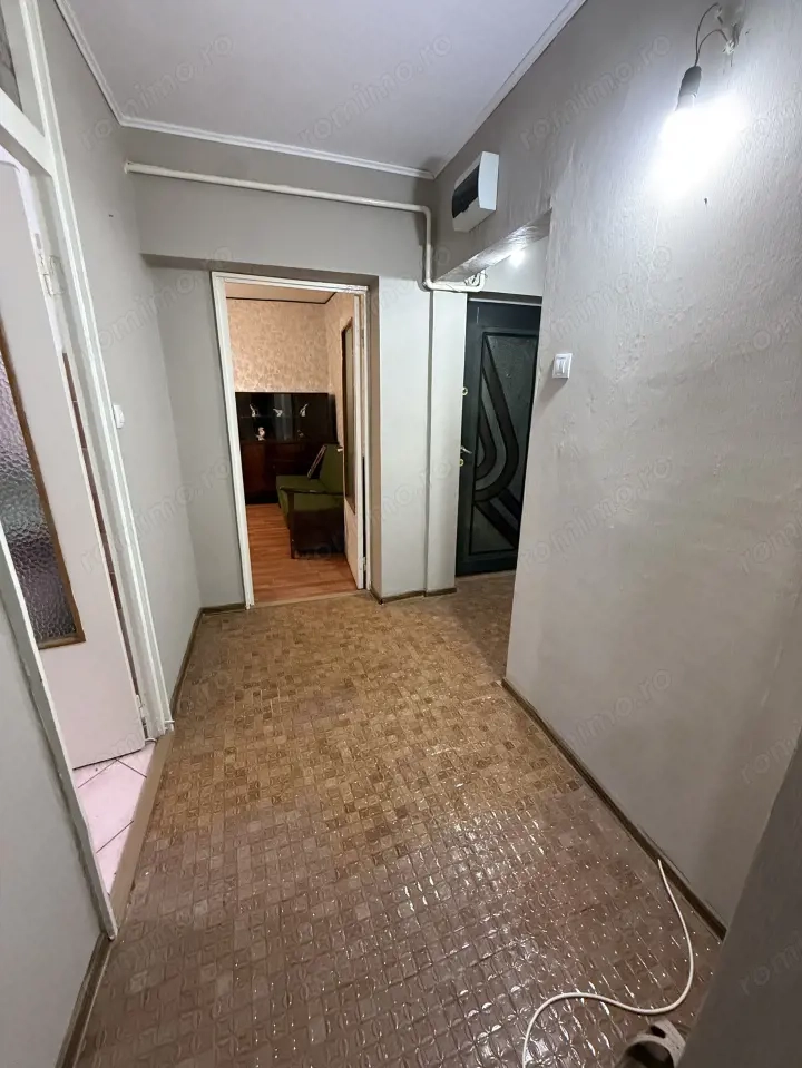 Apartament cu centrală termică proprie, apă separată și terasă, etaj 1 