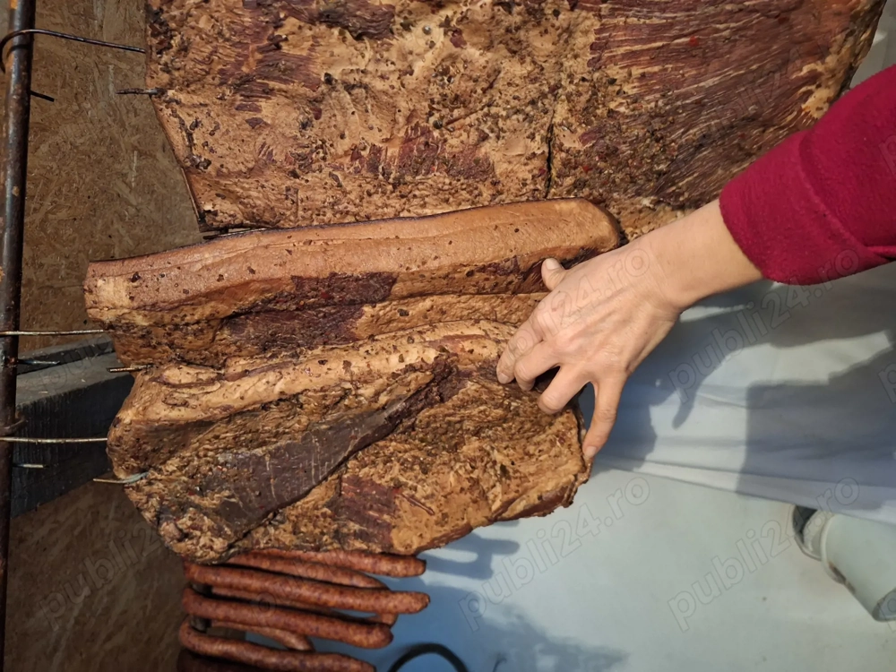 Șuncă și slănină de casă afumată