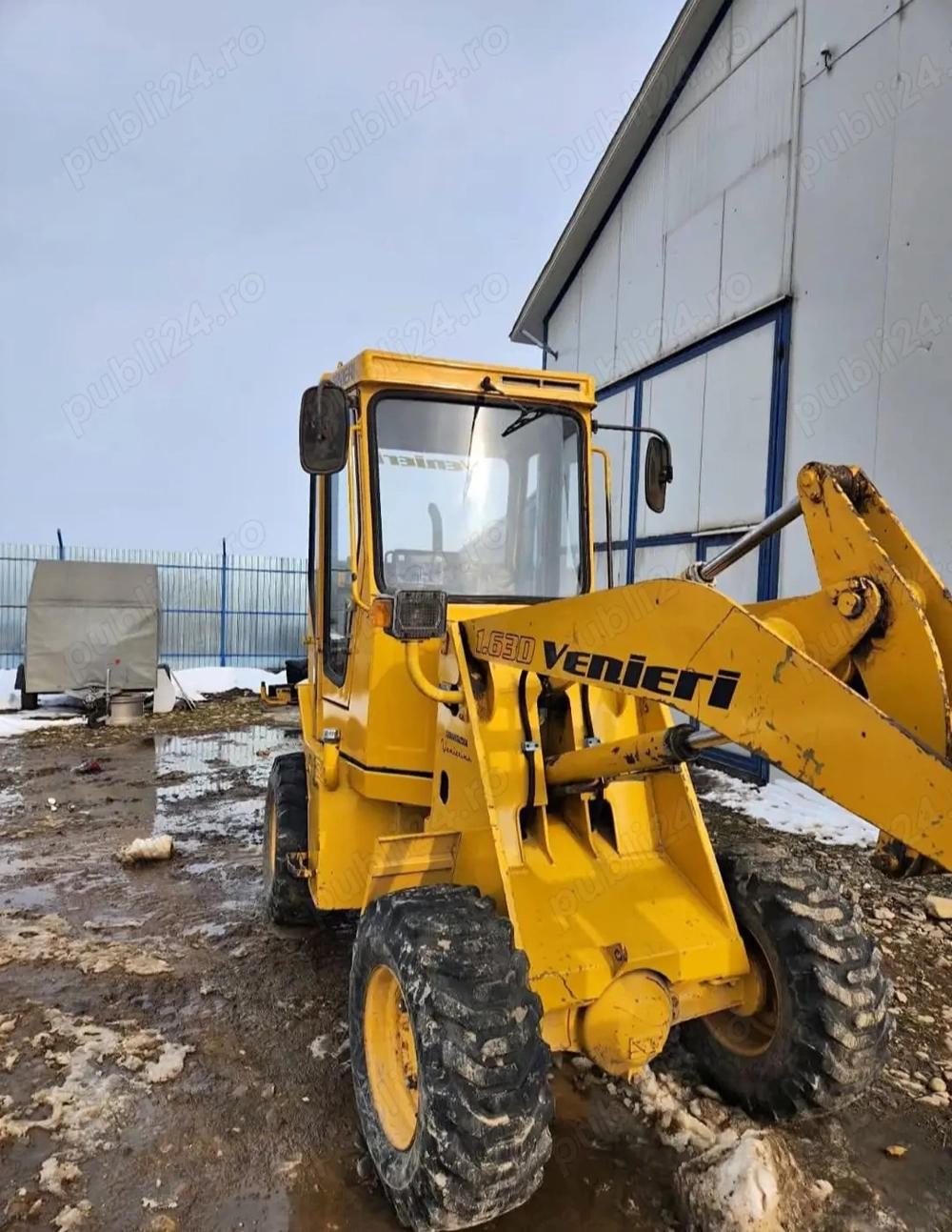 Vând buldoexcavator Venieri 