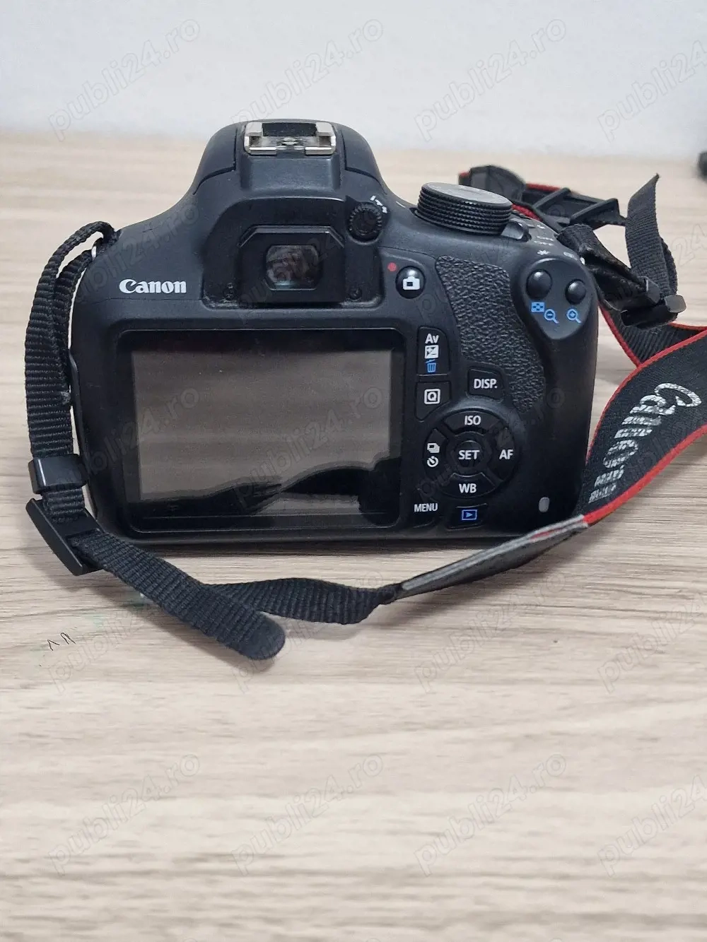 Vând canon eos 1200d cu obiective18-55mm  ef-s, cosina 70-210mm, Canon 75-300mm si 3 acumulatori 