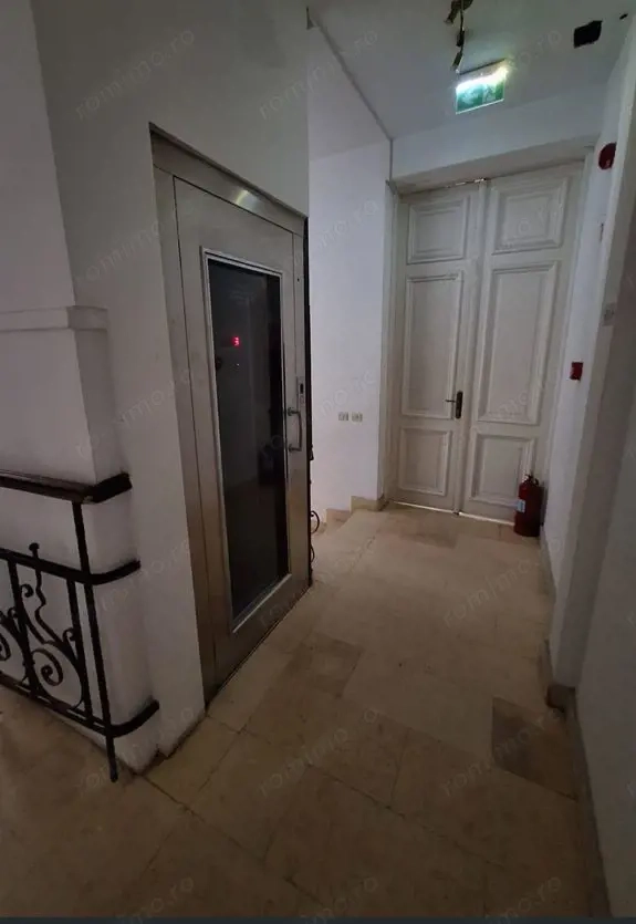 Spatiu birouri 12 camere