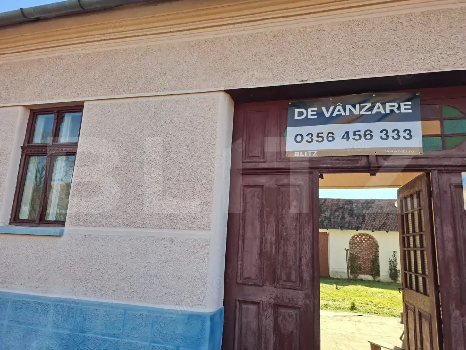 Casă spațioasă la sat SINTESTI, cu 6 camere, curte generoasă și grădină 