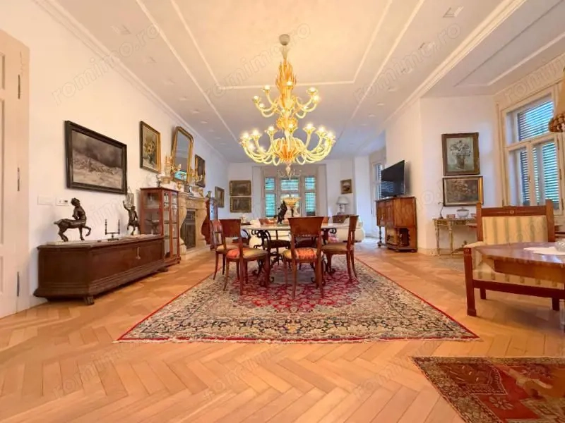 Reședință statement în Piața Victoriei