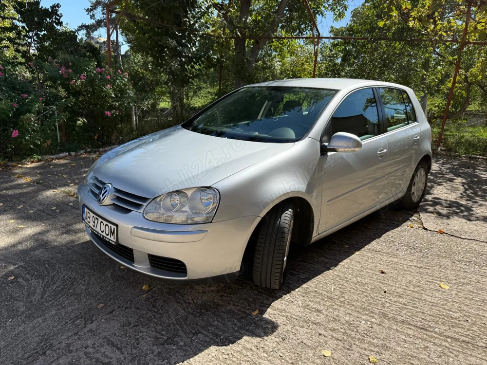 Vând VW Golf V Confortline, 1,6 Benzina, 102CP, dec. 2007 +Set Roți vară
