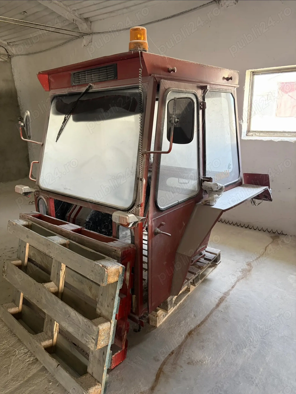 Vand cabina tractor U445 noua ! REZERVAT !