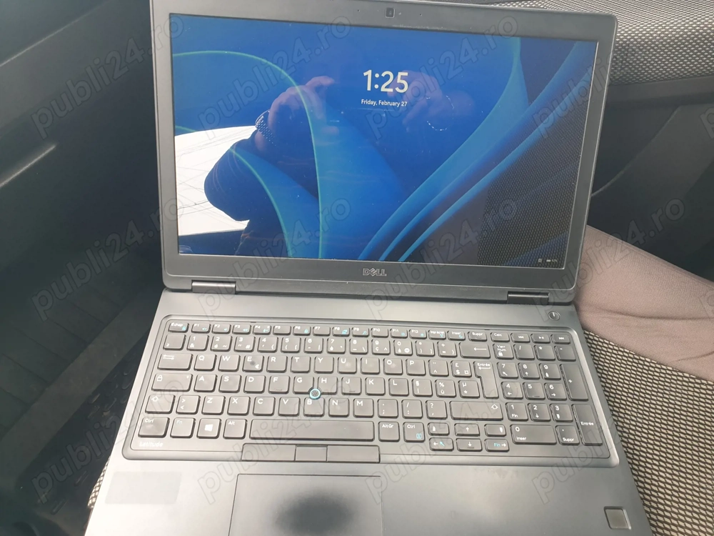 vând laptop slim Dell