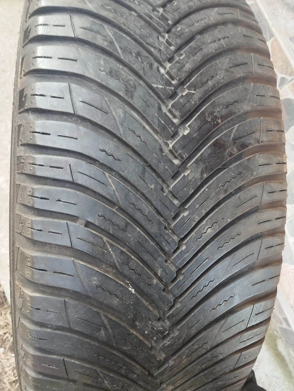 de vânzare o anvelopă 