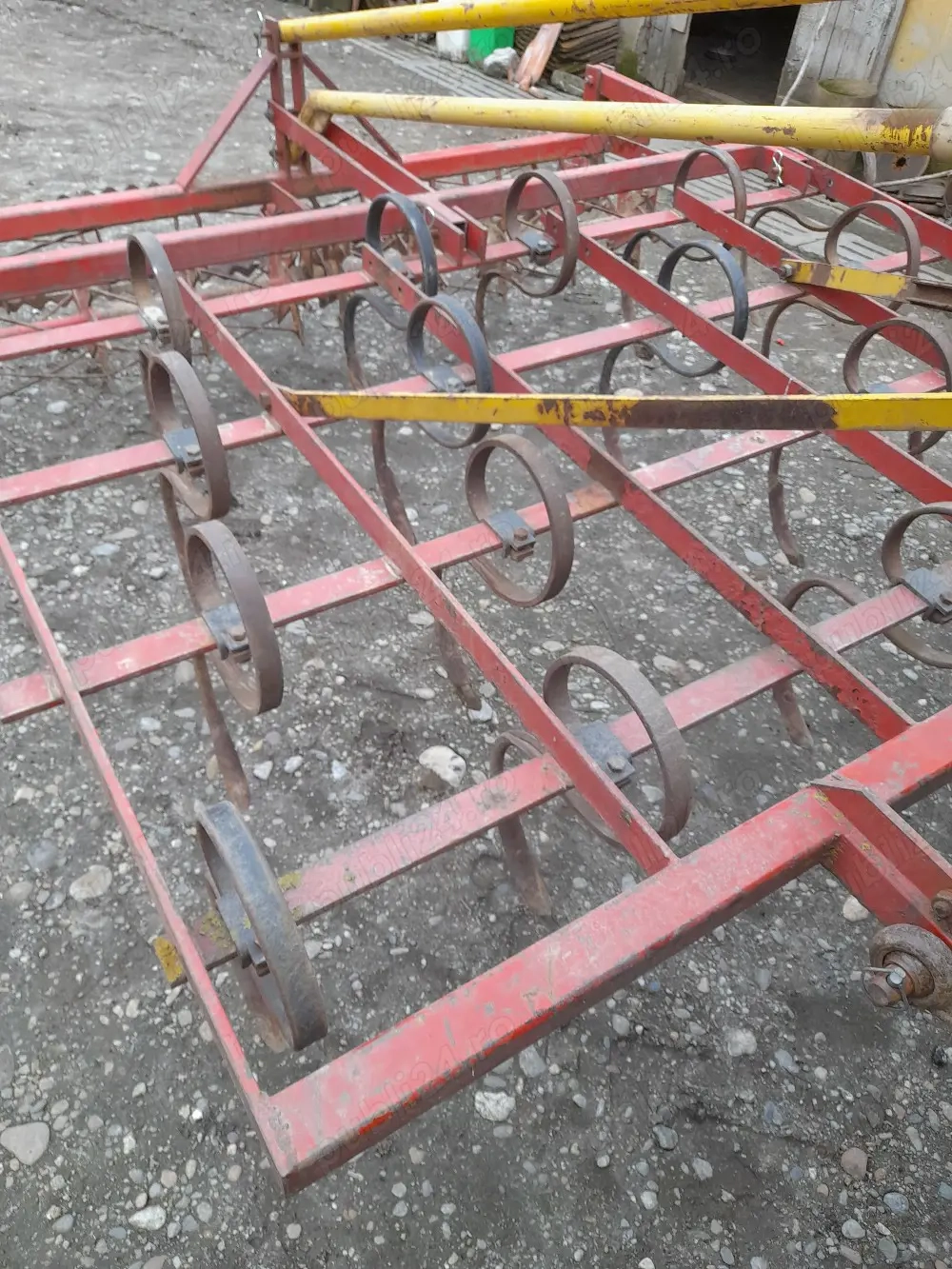 Combinator cultivator agricol 