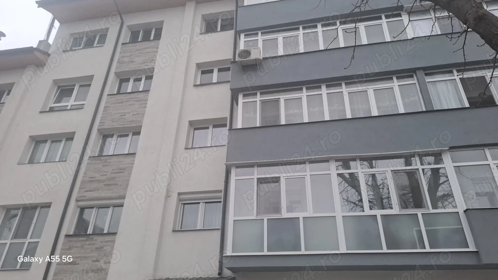 Vand Apartamet cu 4 camere Situat in Orasul Saveni  Mai Multe detali la Nr de Telefon :   .