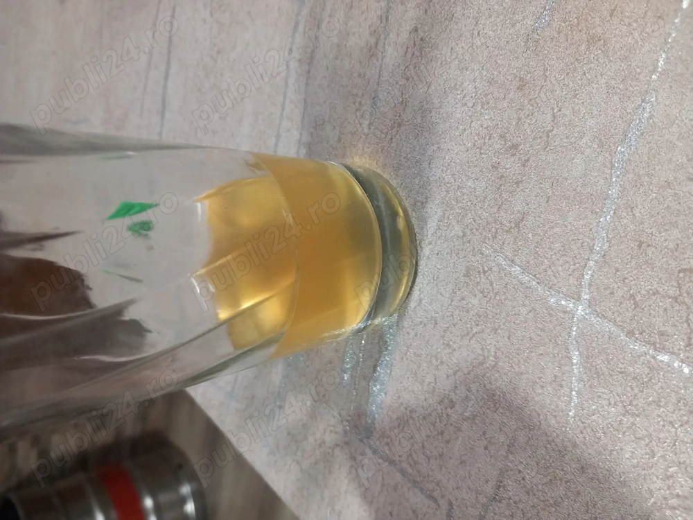 Vând vin și tuica 12 lei litru și tuica 20 lei 