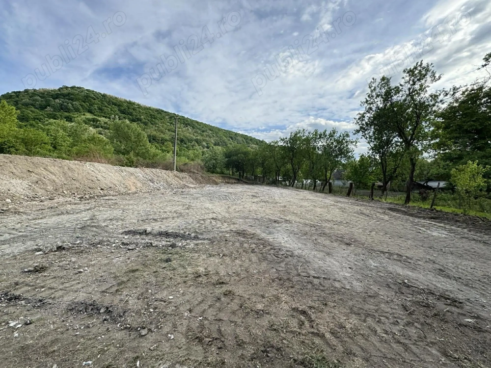 Vând teren intravilan
