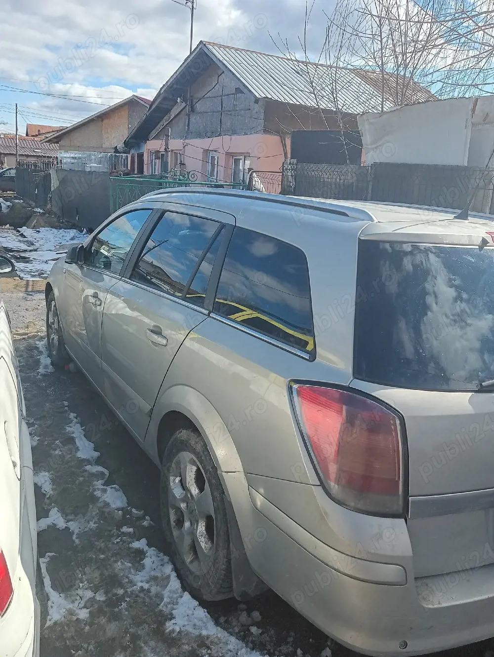 vand două masini opel astra h si vectra b ambele functioneaza perfect