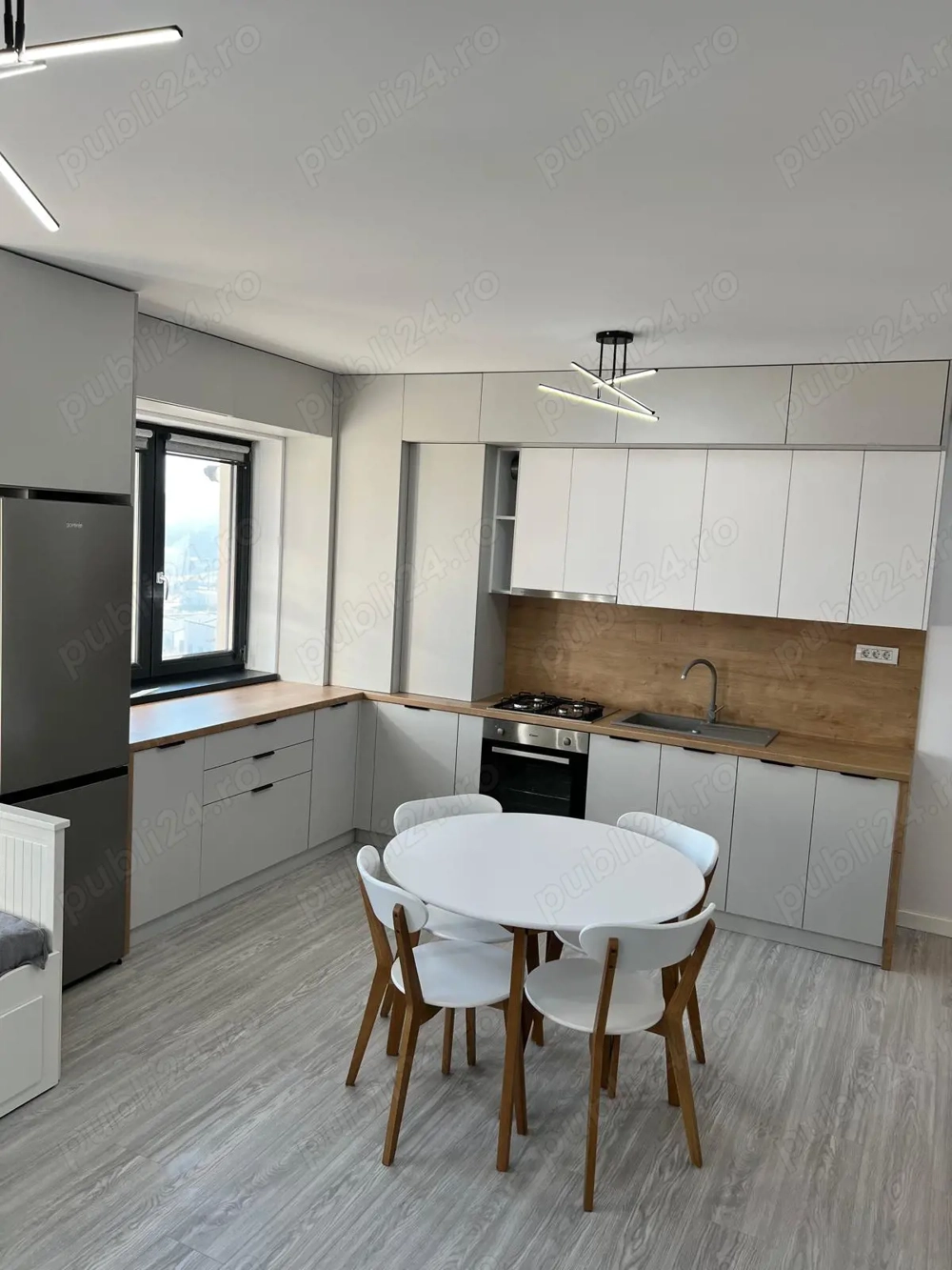 2 camere bloc nou zona Zavoi, loc de parcare inclus