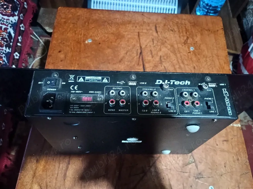 vând un mixer profesional DJ în stare bună