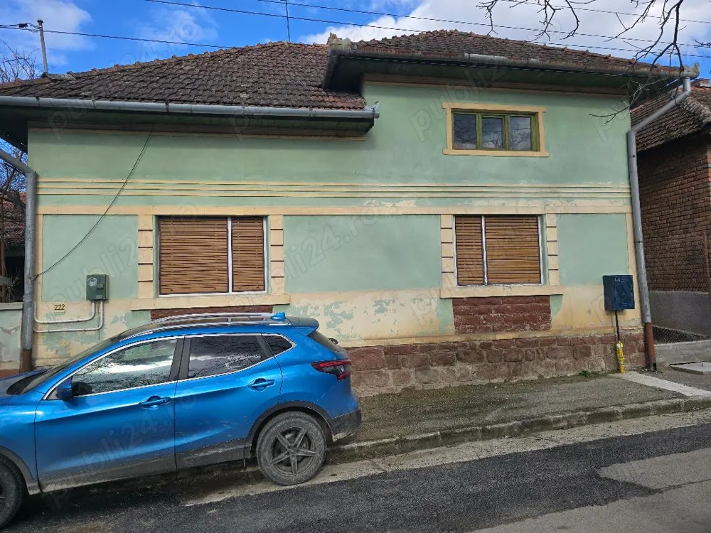 Vand casa Com Pietroasa-Bihor, sosea , central ter 2500 mp, dublu front, utilit.,gaz