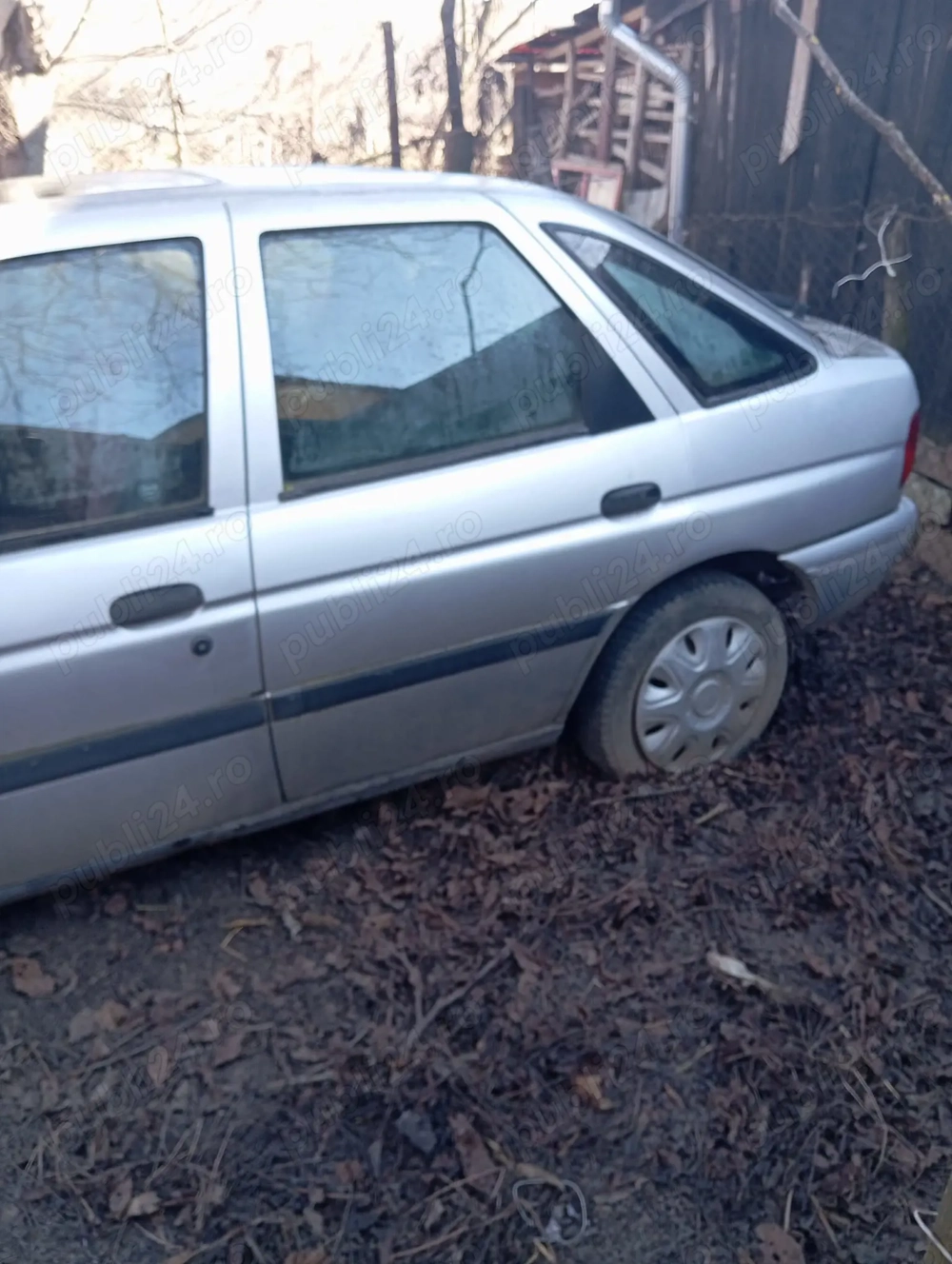 Vând Ford Escort 1996 stare perfectă de funcționare 