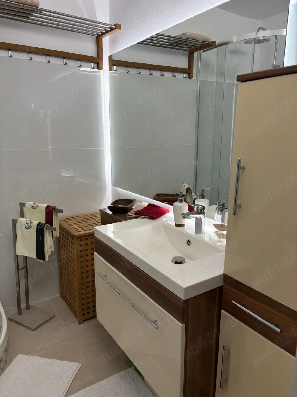 Vând apartament două camere Școala de Înot