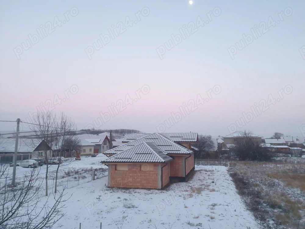 Vând casă cu parter (posibilă modificare pentru mansardă)