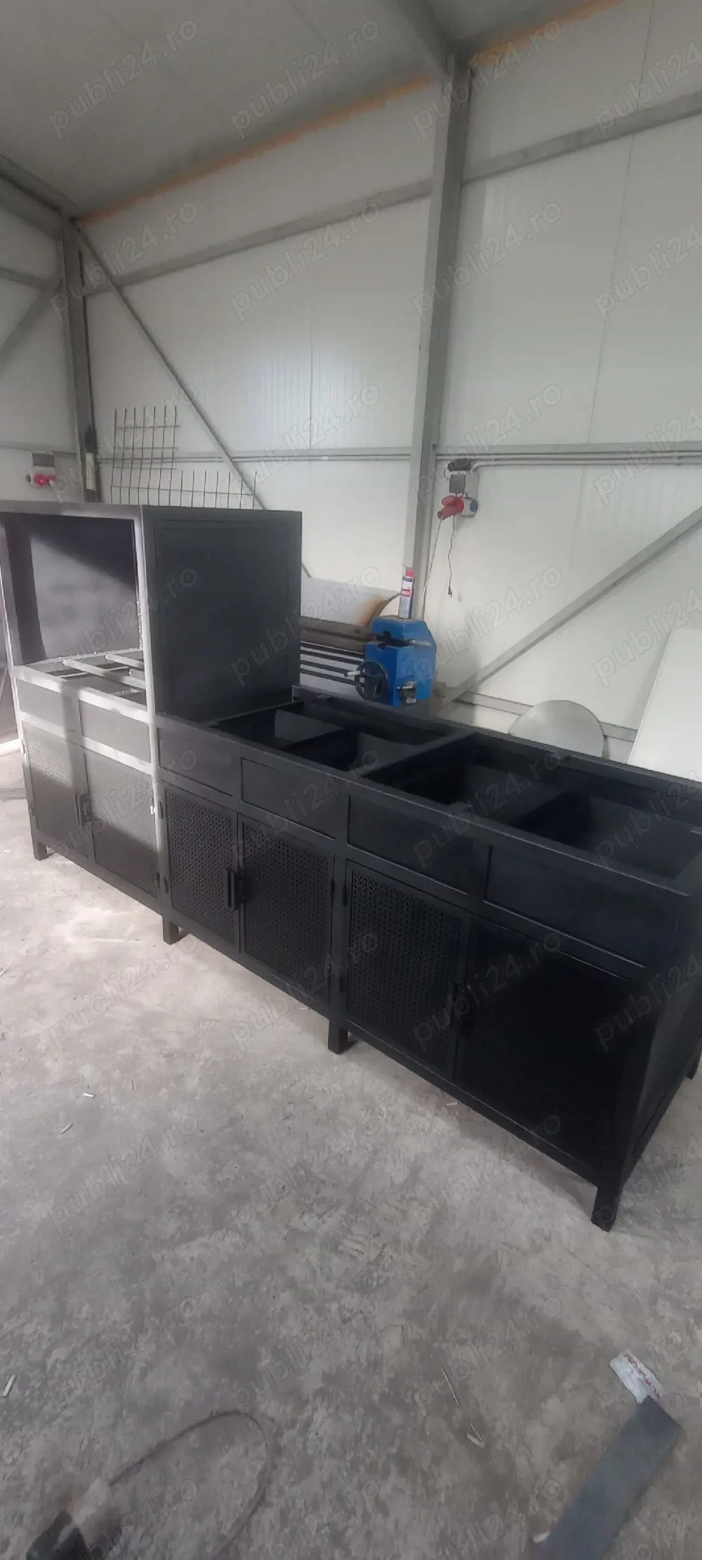 Mobilă industrială.